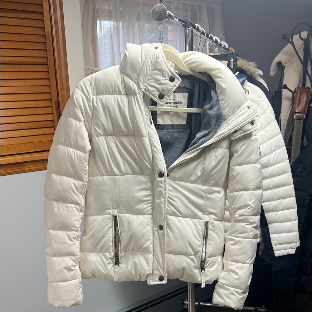 Abercrombie & Fitch Off-White Quilted Puffer Jacket